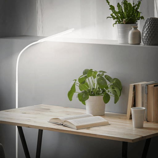 Briloner LED-gulvlampe Mura, hvit