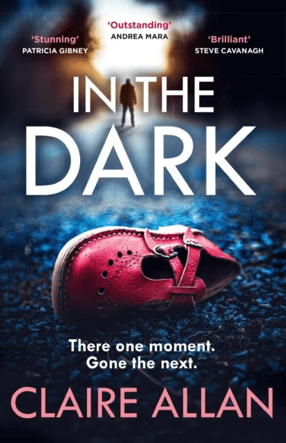 In The Dark av Claire Allan