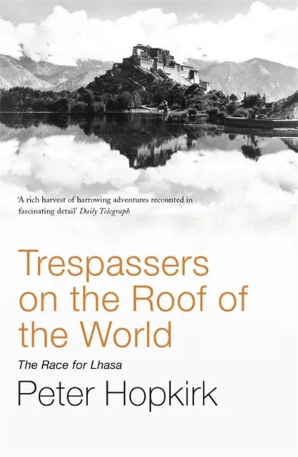 Trespassers on the Roof of the World av Peter Hopkirk