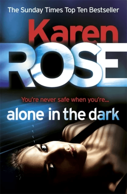 Alone in the Dark (The Cincinnati Series Book 2) av Karen Rose