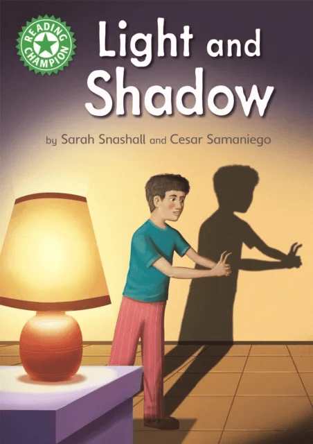 Reading Champion: Light and Shadow av Sarah Snashall