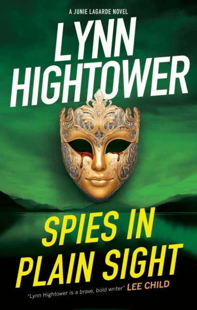 Spies in Plain Sight av Lynn Hightower