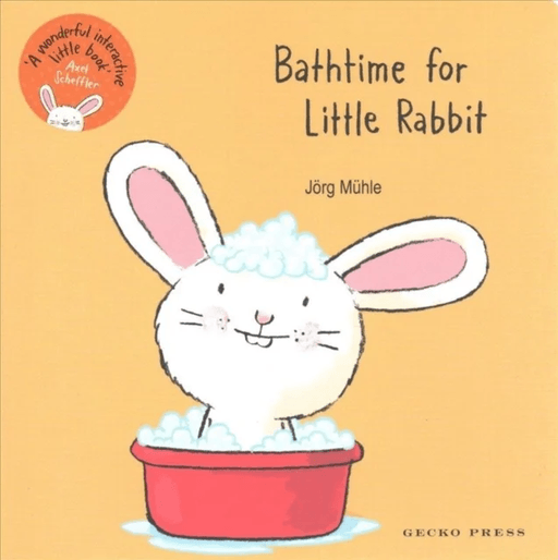 Bathtime for Little Rabbit av Joerg Muhle