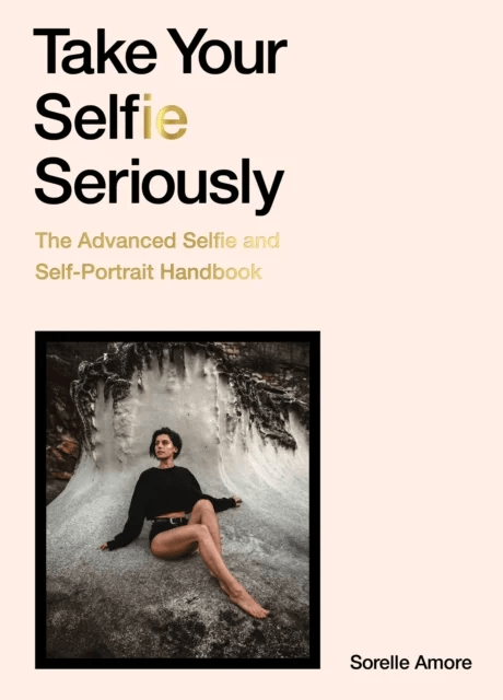 Take Your Selfie Seriously av Sorelle Amore