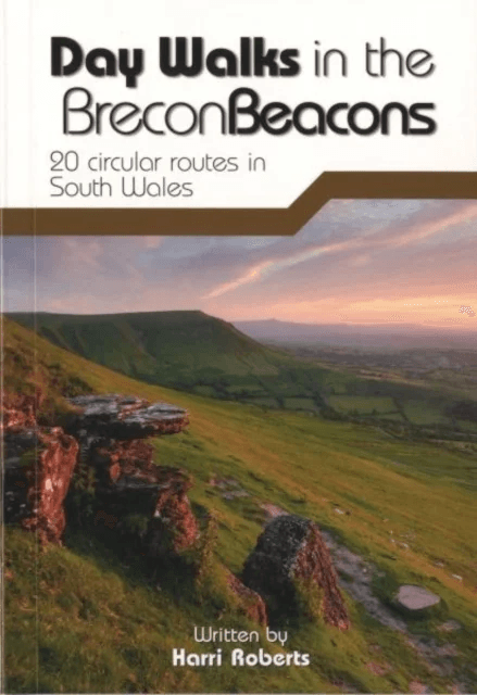 Day Walks in the Brecon Beacons av Harri Roberts