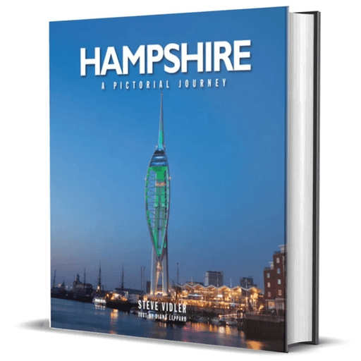 Hampshire: A Pictorial Journey av Steve Vidler