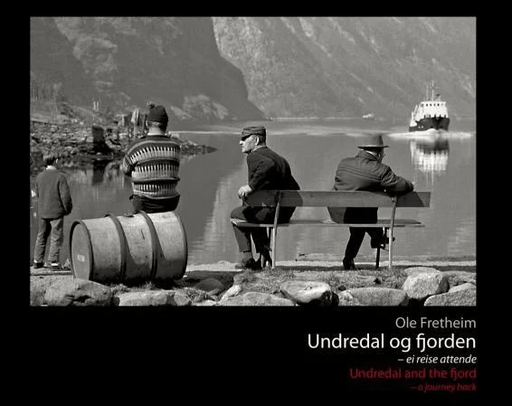Undredal og fjorden = Undredal and the fjord : a journey back av Ole Fretheim
