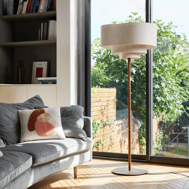 Market Set Pebble gulvlampe kremfarget