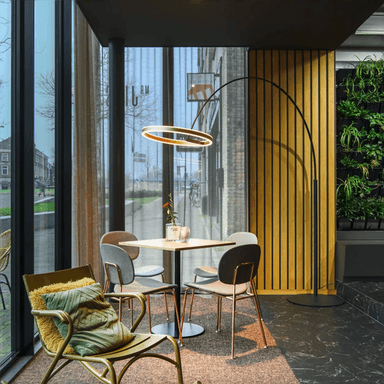 SLV One Bow FL gulvlampe, svart/messing