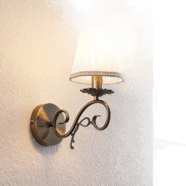 Lindby vegglampe Finnick, antikk messing, 34 cm