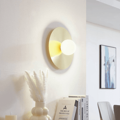 Lindby vegglampe Zain, gull/hvit