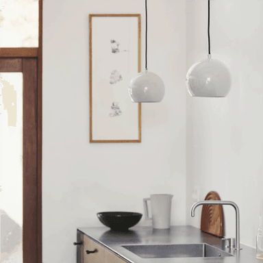 Frandsen Ball pendellampe, matt hvit, Ø 18 cm