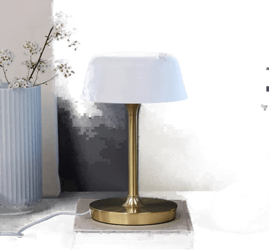 Dyberg Larsen Valencia bordlampe, hvit/messing