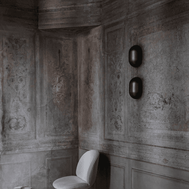 Gubi Howard vegglampe gunmetall