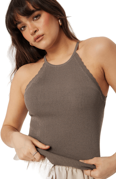 Only Onlgemma Scallop Hltneck Top