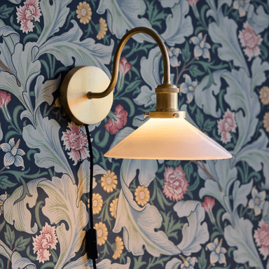 PR Home Axel vegglampe, messingfarget