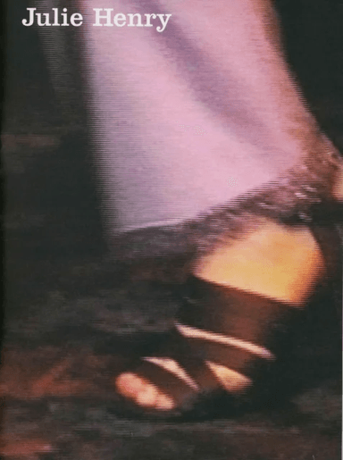 Julie Henry av Sally O'Reilly